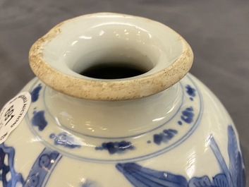 Drie Chinese blauw-witte vazen, Kangxi